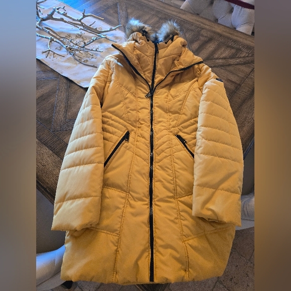 Quilted Puffer Coat in Warm Yellow Mustard - Picture 4 of 7